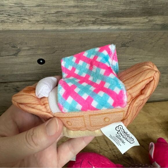 Squishville & Squishmallow Minis lot of 5 animals & bed good preused condition - Picture 7 of 11